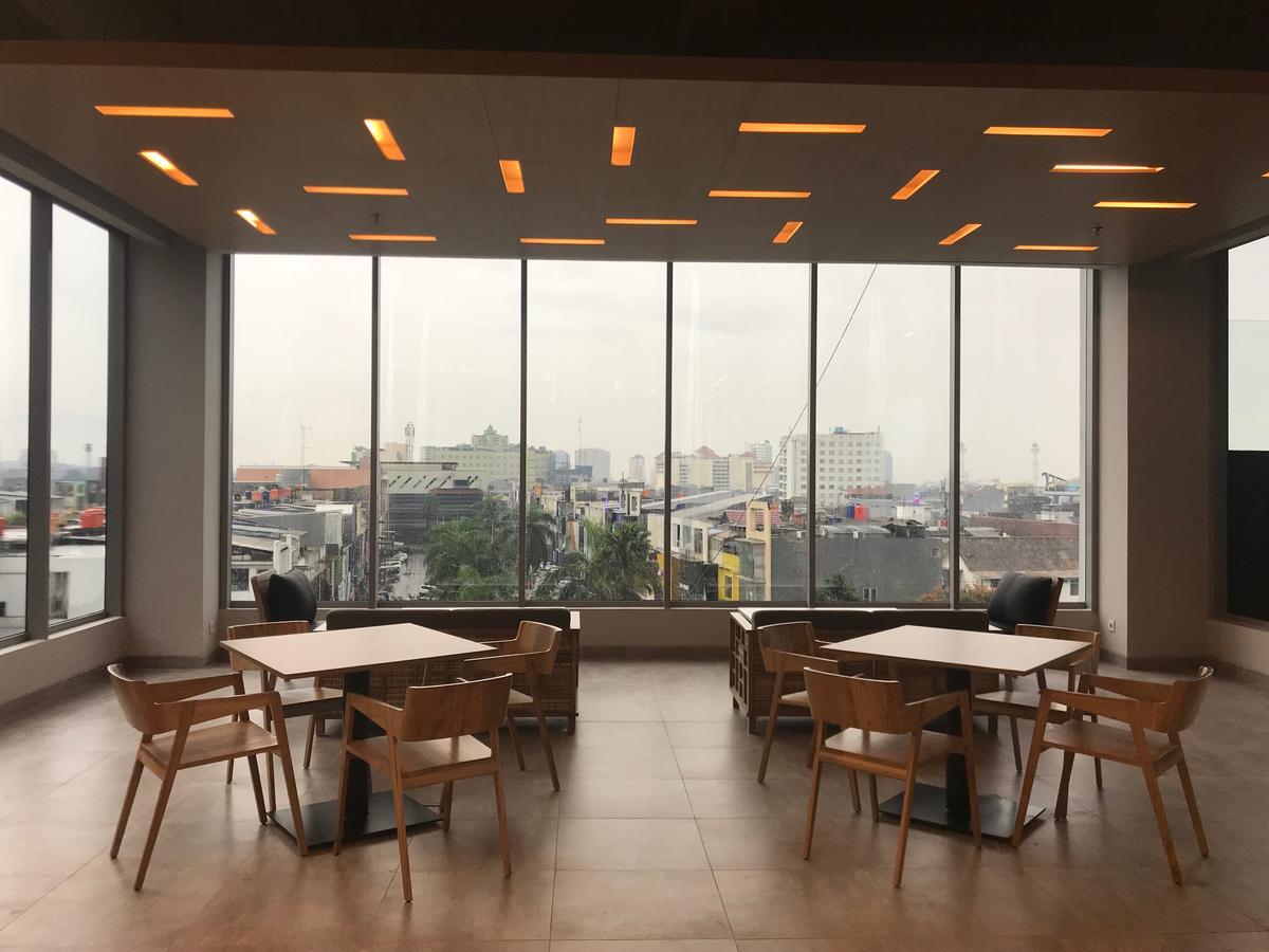 Yello Hotel Paskal Bandung Buitenkant foto